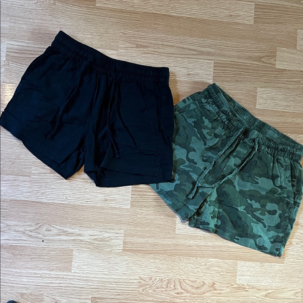 Old Navy Women's Black and Green Camo Cargo Shorts size XS